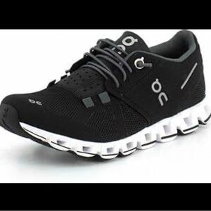 On Cloud 5 Black Trainers Sneakers.  Size 7.5